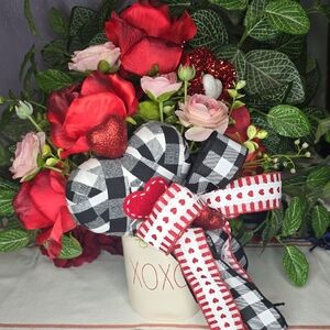 Rae Dunn XOXO Valentines Coffee Mug With Red Floral Arrangement